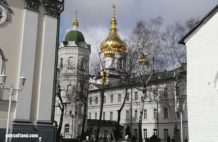 Солнечное утро в Свято-Успенская Почаевская Лавра | Фото 03 - odesoftami.com