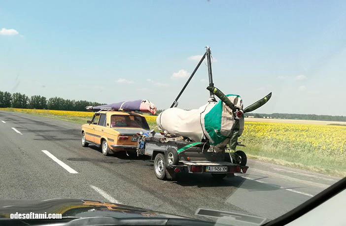 ВАЗ в Киевской на трассе Е-95 везет самолет - odesoftami.com