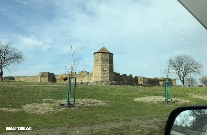 Вид из парковки на крепость Аккерман | Белгород-Днестровский, Одесская область 2018 - odesoftami.com