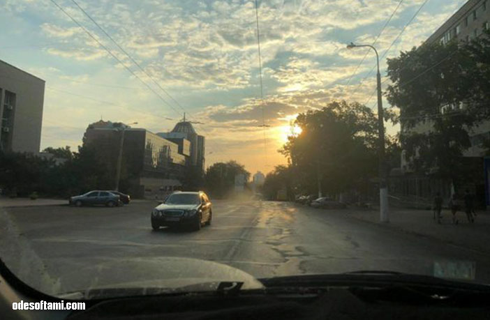 Утро небо и облака на Черняховского в Одесса - odesoftami.com