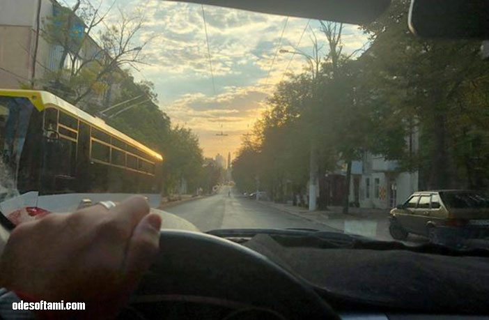 Утро небо и облака на Черняховского в Одесса - odesoftami.com
