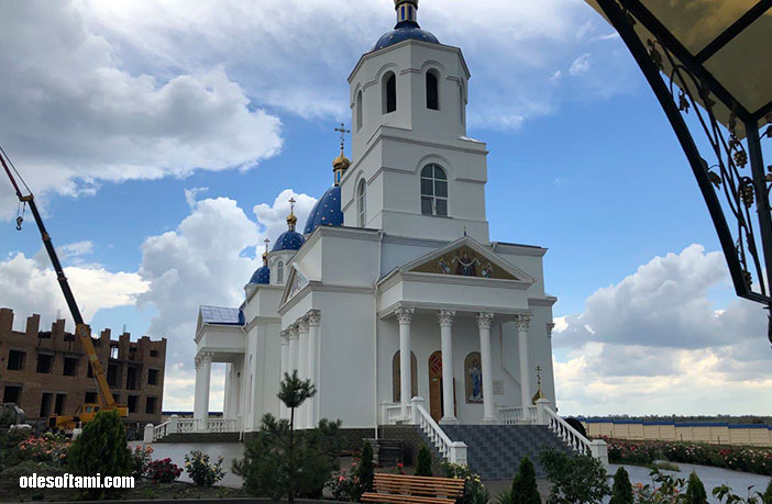 Главный храм Покрова в Свято Покровский монастырь в Мариновка - odesoftami.com