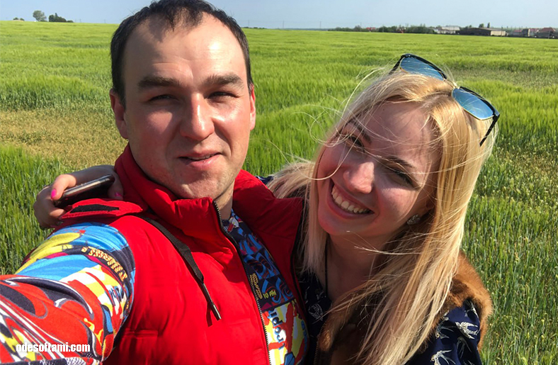 Анна Кушнерова и Денис Алексеенко в селе Нейбург или Лютеранская кирха в селе Новоградовка, Одесская область - odesoftami.com