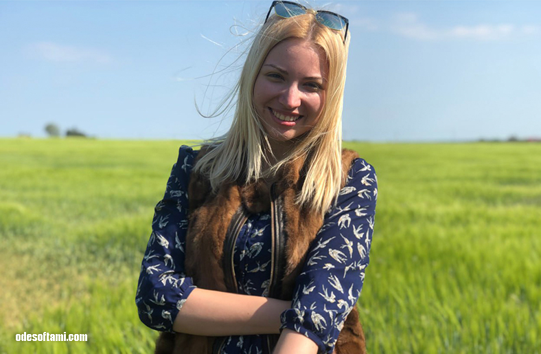 Аньчик Кушнерова в селе Нейбург или Лютеранская кирха в селе Новоградовка, Одесская область - odesoftami.com