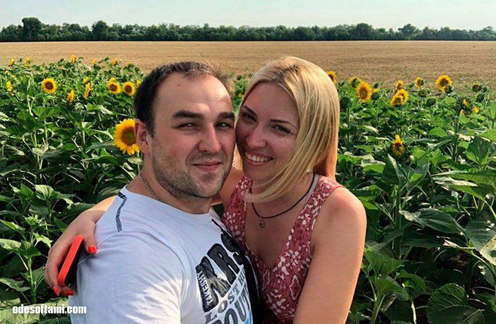Денис Алексеенко и Аня Кушнирова в подсолнухах под Одессой - odesoftami.com