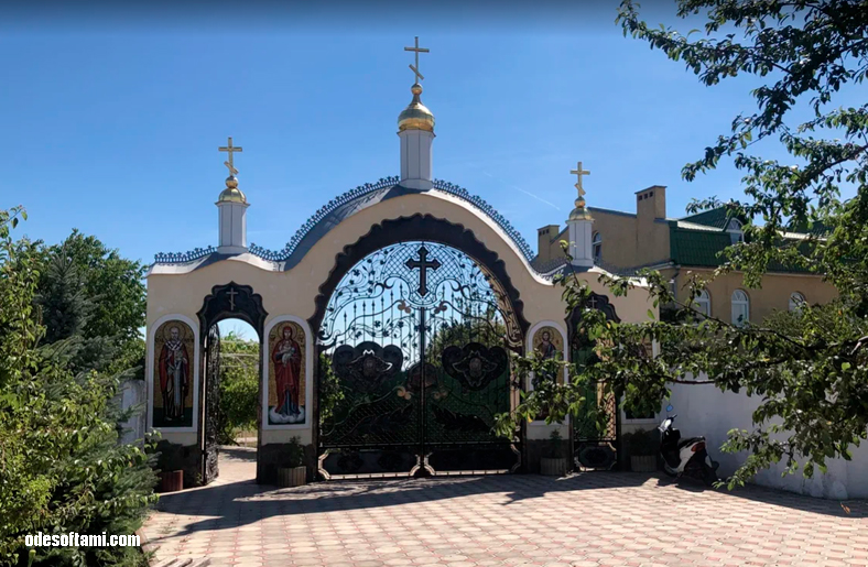 Главный вход в Спасо-Преображенский Борисовский женский монастырь Одесской области, с Борисовка - odesoftami.com