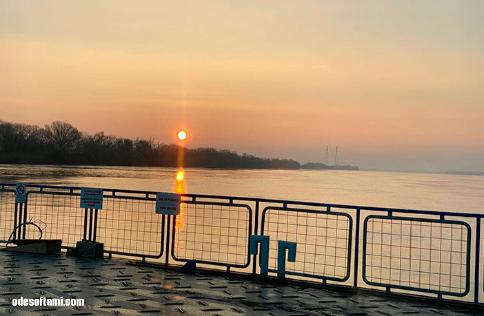 Рассвет на фоне Орловка в Исакча через Дунай - odesoftami.com
