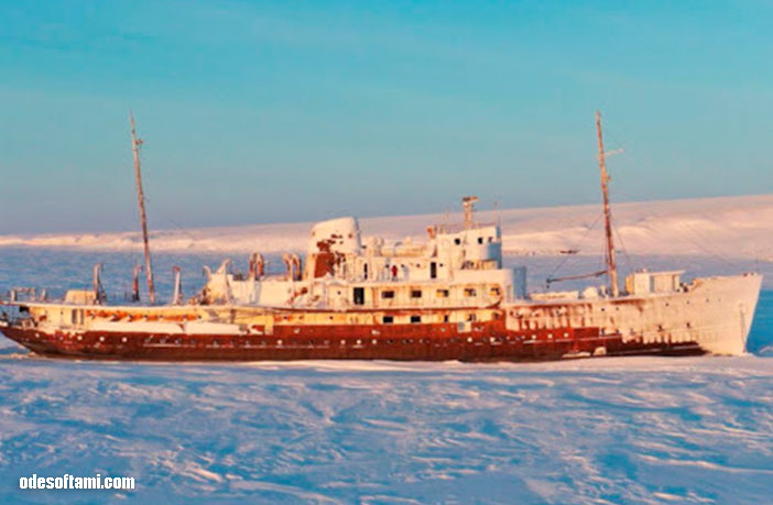 Пароход во льдах Северного Ледовитого океана - odesoftami.com
