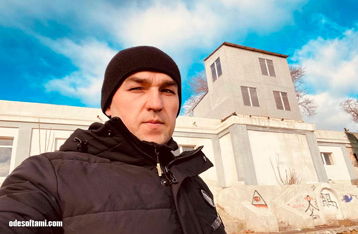 Денис Алексеенко в Черноморка, на море, Зима 2022 - odesoftami.com