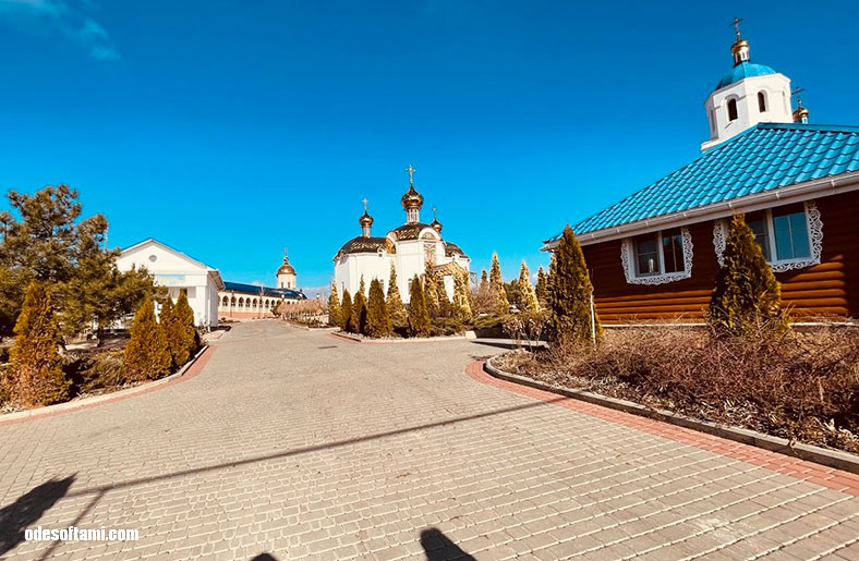 Территория в Свято-Покровском монастыре, Одесская область село Мариновка 2022 - odesoftami.com