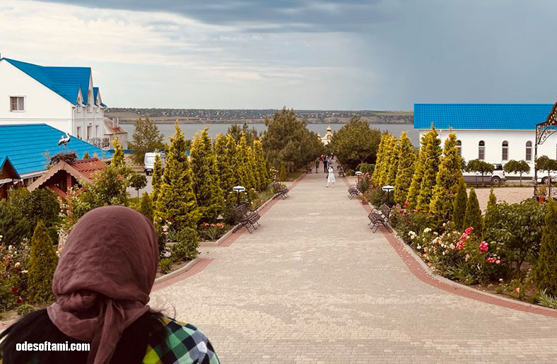 Тропа к Свято-Покровской Мариновской обители среди зелени - odesoftami.com