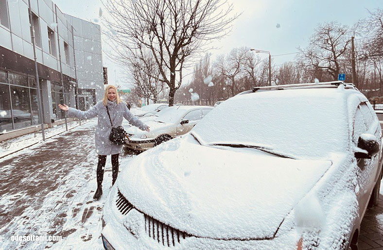 В снежки с Анечкой возле ЖК Альтаир, зима 2023 - odesoftami.com