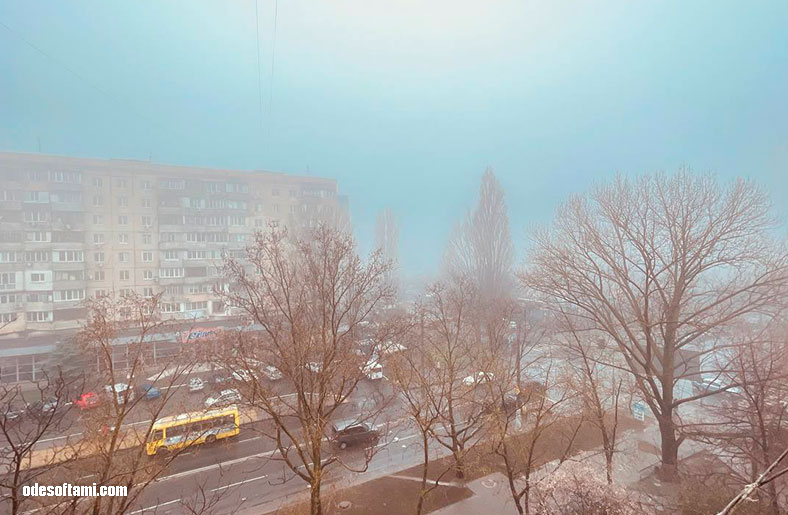 Туман в апреле - Одесса 2023 - Королева угол Левитана - odesoftami.com
