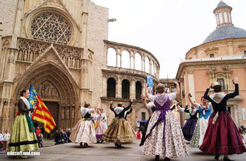 День традиционного валенсийского танца 💃🕺 - odesoftami.com