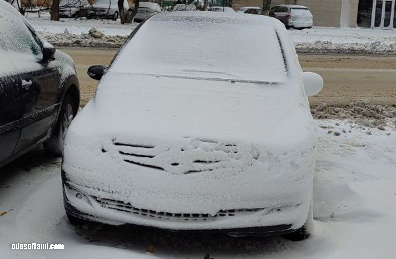 Первый снег в Одессе | осень 2023 - Mercedes-Benz B200 на снегу - odesoftami.com