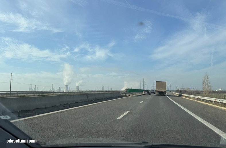 Автомагистраль A3 по направлению к Плоешти — дорога через нефтяной регион Праховы. - odesoftami.com