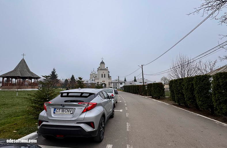 На территории Pasarea Monastery идем в главный храм - odesoftami.com