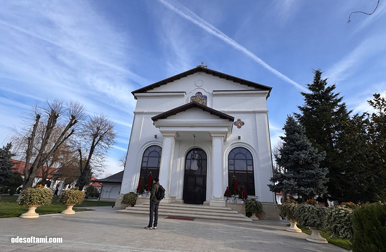 Главный храм монастыря Гигью под Плоешти, Румыния - 2025 - odesoftami.com