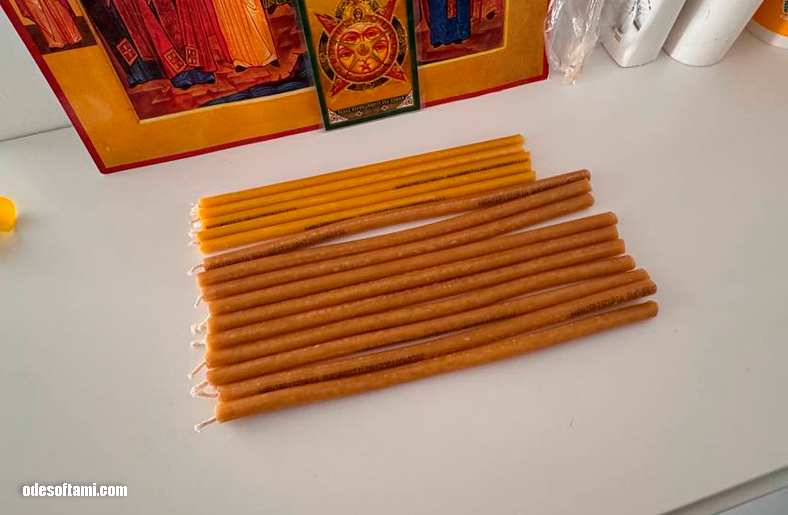 Свечи из монастыря Pasărea рядом со свечами из монастырь Черника - odesoftami.com