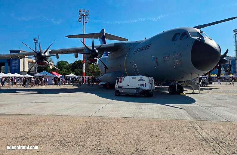 военно-транспортный Airbus A400M Atlas Люфтваффе на BIAS 2026 в Бухаресте - odesoftami.com