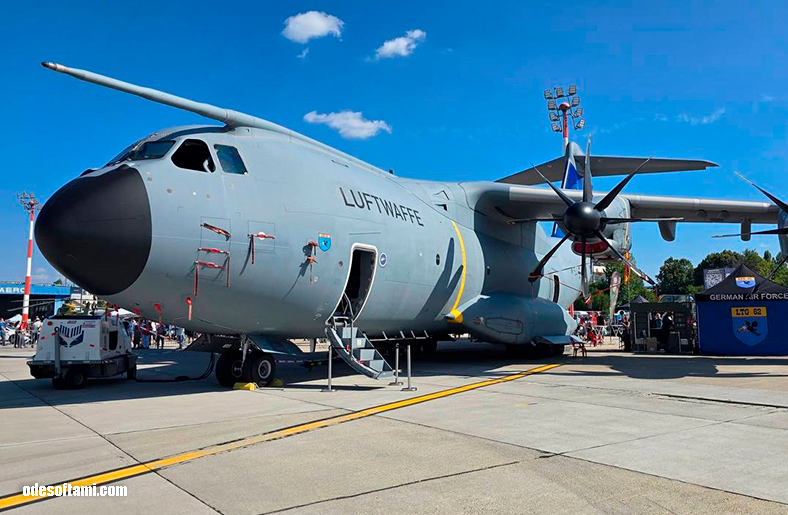 Airbus A400M Atlas ВВС Германии на международном авиашоу в Бухаресте - odesoftami.com