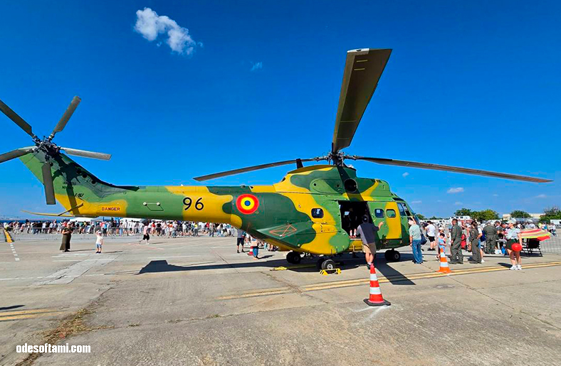 Румынский военно-транспортный вертолёт IAR-316B Alouette III на выставке BIAS 2026 в Бухаресте - odesoftami.com
