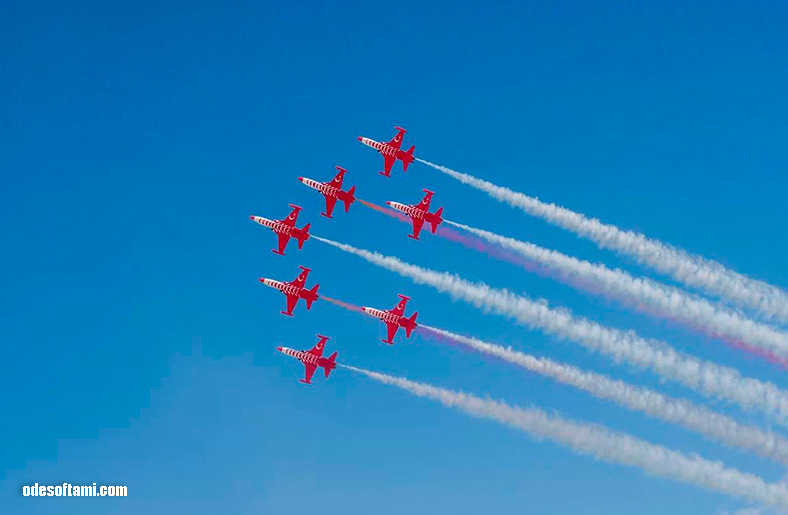 Turkish Stars на самолётах NF-5 Freedom Fighter в групповом пилотаже BIAS 2026 - odesoftami.com
