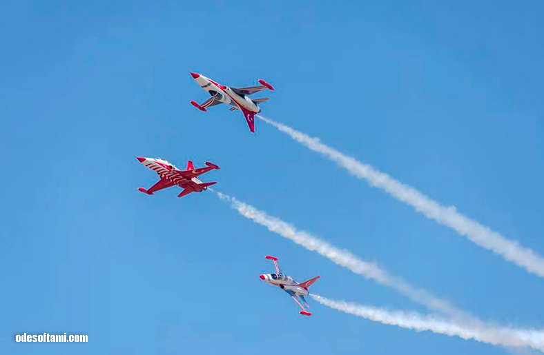 Turkish Stars на самолётах NF-5 Freedom Fighter в групповом пилотаже BIAS 2026 - odesoftami.com