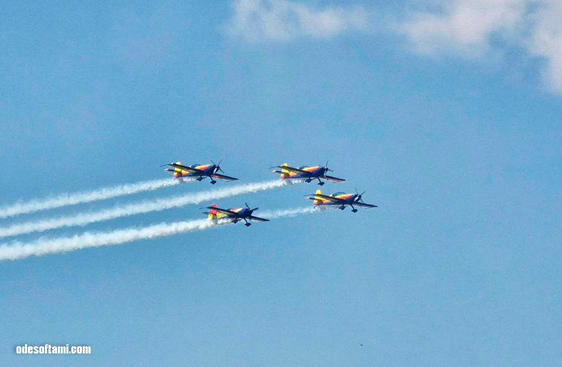 Hawks of Romania на самолётах Extra 330SC во время авиашоу BIAS 2026 - odesoftami.com