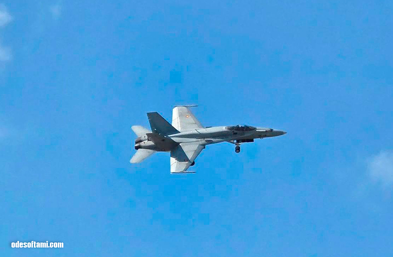 испанский истребитель F/A-18 Hornet на авиашоу BIAS 2026 в Бухаресте - odesoftami.com